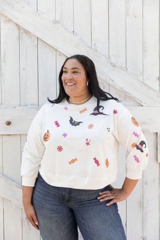 HALLOWEEN CREWNECK SWEATSHIRT BY MARYSQUARE SEQUIN DETAILING TRICK OR TREAT SWEATSHIR FRONT VIEW IN WHITE CURVY