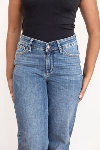 Judy Blue high-waisted V-front straight-leg jeans in vintage wash, featuring ultra-stretch denim for a curve-hugging, flattering fit