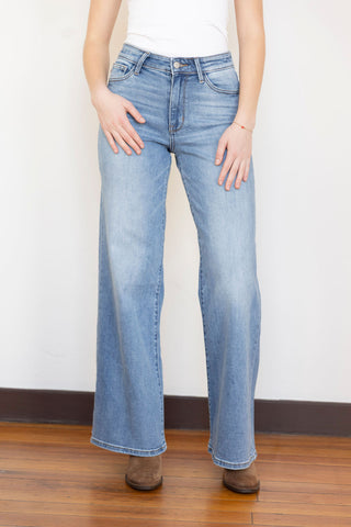 Light-wash wide-leg jeans with a flattering high-rise fit and vintage-inspired flare silhouette. Styled with neutral basics for a timeless look.