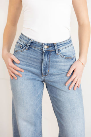 Light-wash wide-leg jeans with a flattering high-rise fit and vintage-inspired wide leg silhouette. Styled with neutral basics for a timeless look. By Judy blue